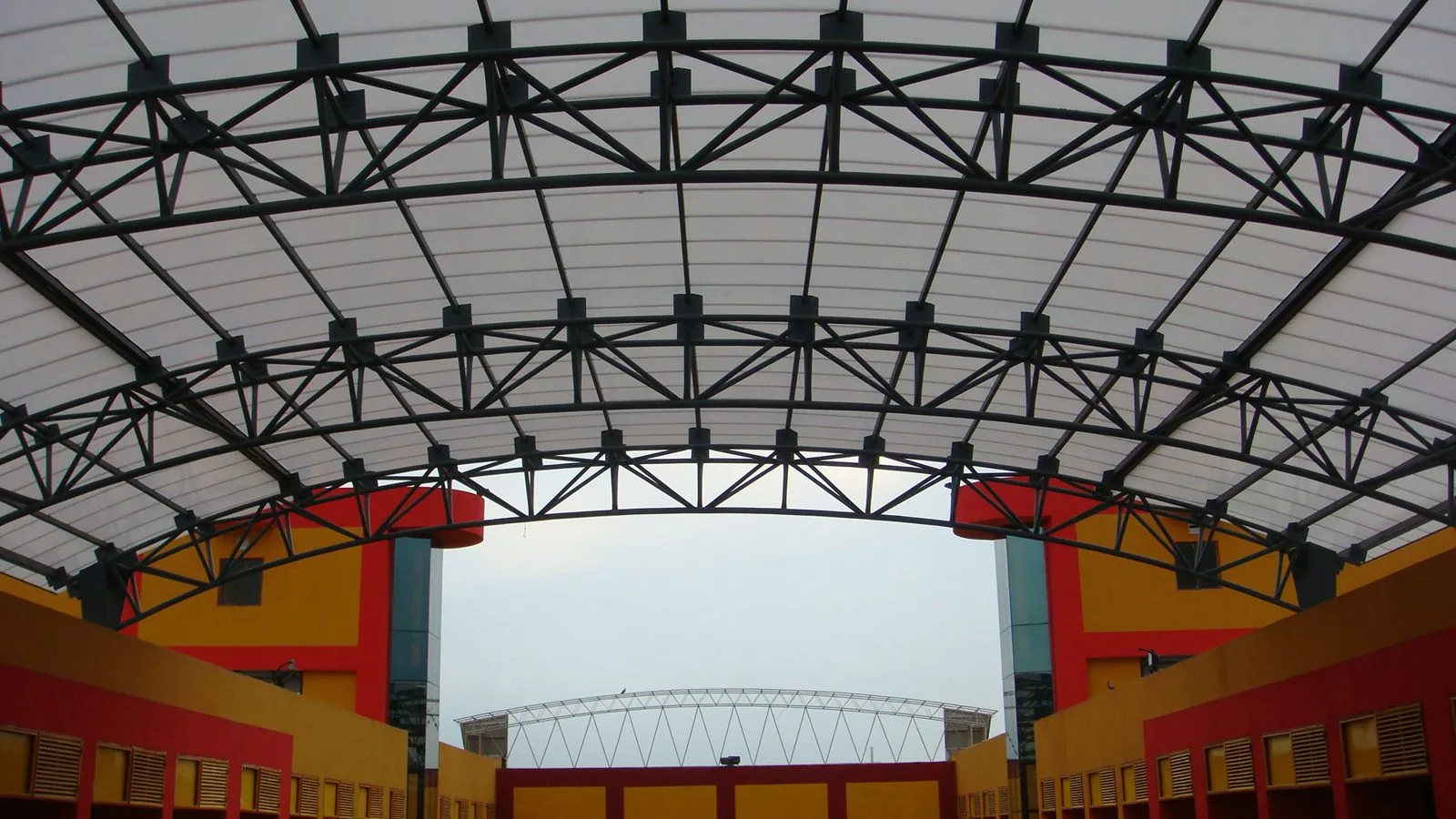 Steel roof structure with translucent Gallina polycarbonate roofing